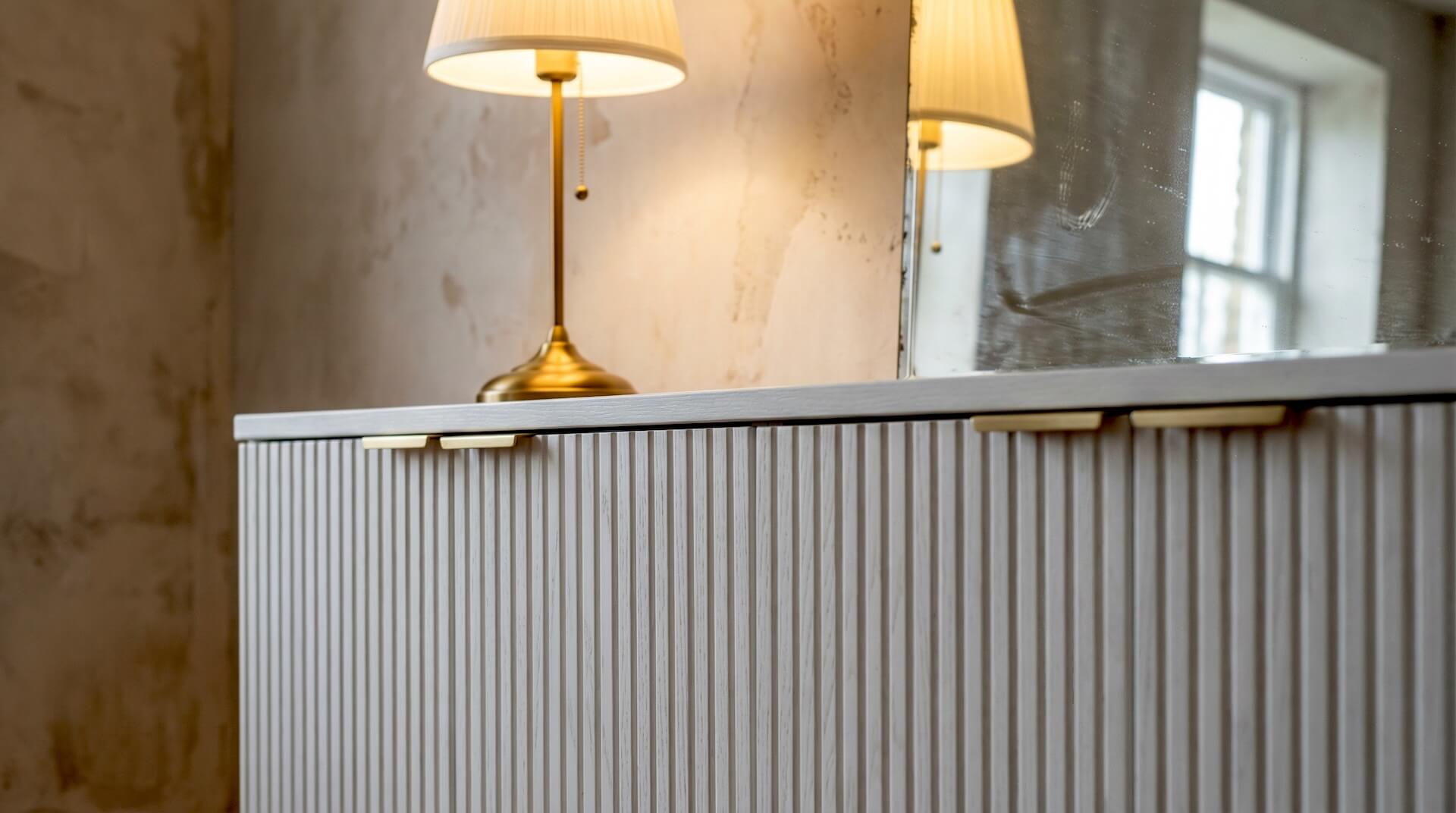 Meble w stylu glamour - jak wprowadzić luksus bez przepychu?