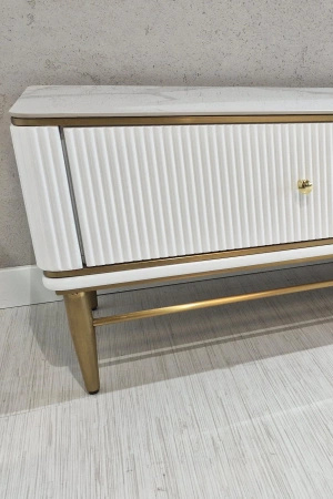 Szafka RTV Violino glamour biała o złotym wykończeniu i blatem ze spieku