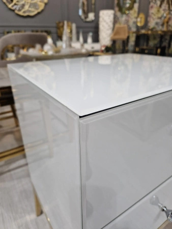 Szafka nocna Milan 50/40/66cm z białego szkła na złotych nóżkach