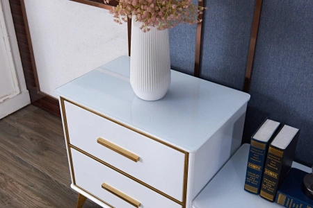 Szafka nocna Laval 60/60,5/40cm z białego szkła hartowanego i o złotym wykończeniu