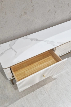 Szafka RTV Violino glamour biała o złotym wykończeniu i blatem ze spieku