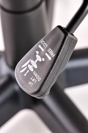 BERKEL fotel gabinetowy czarno-czerwony (1p=1szt)