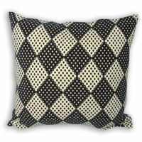 Poduszka dekoracyjna w geometryczne czarno-białe wzory 45x45
