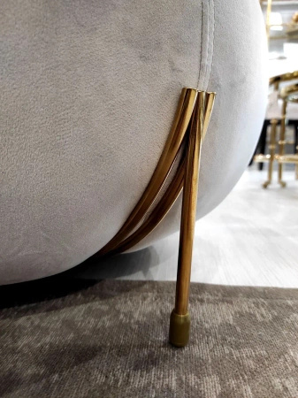 Pufa szara Royan 80/40cm z dystyngowanymi złotymi nóżkami