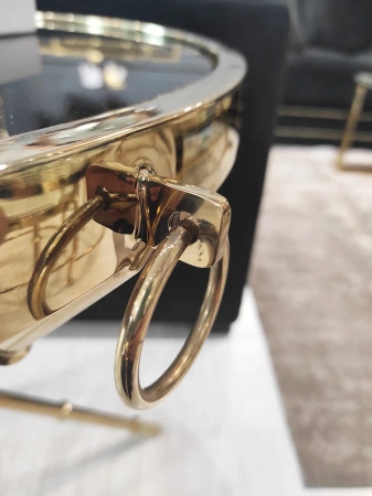 Stolik kawowy Musa 60/60/52cm ze szklanym ciemnym blatem i ozdobnymi kołatkami złoty