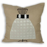 Poduszka dekoracyjna z biało-czarnym sukienkowym wzorem 45x45