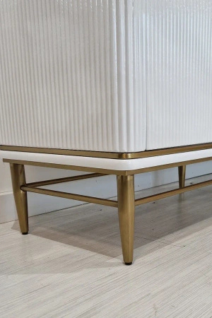 Komoda biała Violino glamour ze złoceniami i blatem ze spieku