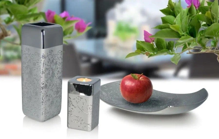 Wazon srebrny elegancki z dekoracyjnym kwietnym motywem 45 cm