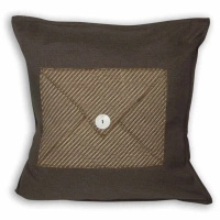 Poduszka dekoracyjna brązowa ozdobiona naszywanym motywem 45x45