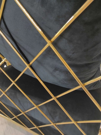 Fotel Florene 66/71/85cm tapicerowany czarnym welurem w złotej chromowanej ramie