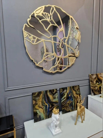 Lustro Arrara 120cm w stylu glamour ze złotymi elementami o niebanalnym kształcie