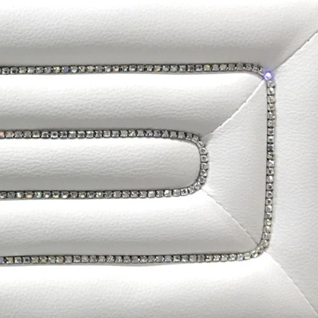 Konsola czarna Belluno 120/42/78cm połyskująca z białymi skórzanymi obiciami szafek ozdobionymi cyrkoniami