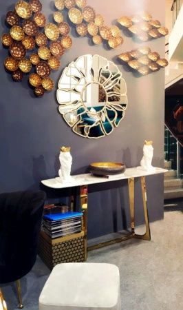 Lustro okrągłe Grosetto 92cm w stylu glamour ze złotymi elementami w kształcie płatków kwiatu