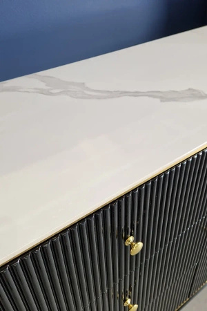 Komoda czarna Violino glamour ze złoceniami i białym blatem ze spieku