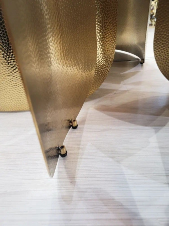 Stolik kawowy Coccodrillo S glamour z blatem ze spieku osadzony na złotym stelażu 50/50/55cm