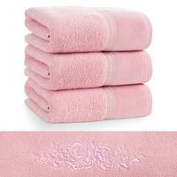 RĘCZNIK SISI (05) 50 X 90 CM RÓŻOWY