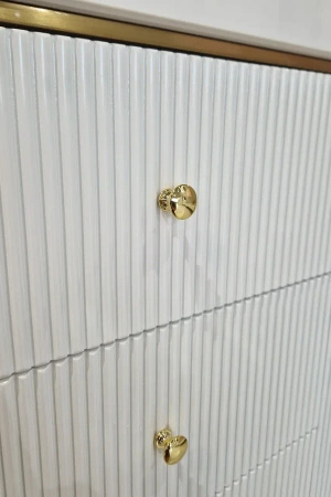 Komoda biała Violino glamour ze złoceniami i blatem ze spieku